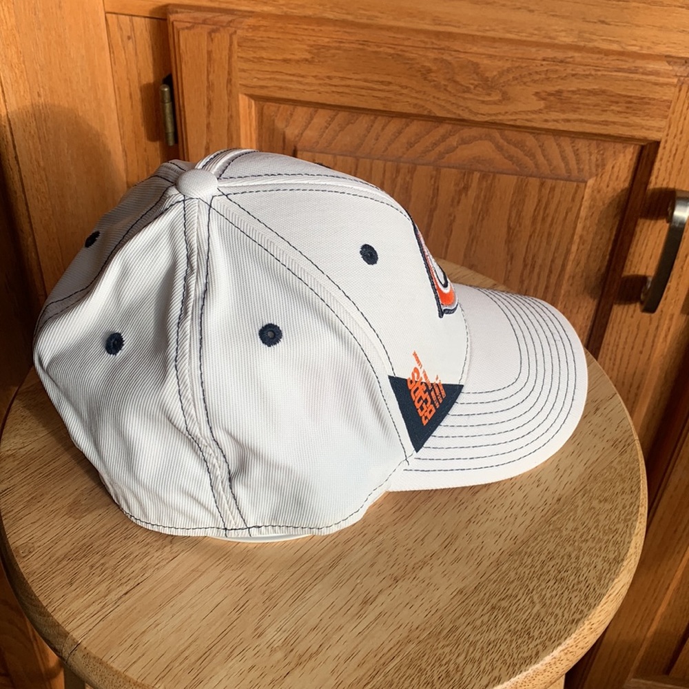 Chicago Bears Reebok hat🏈 - Picture 2 of 7